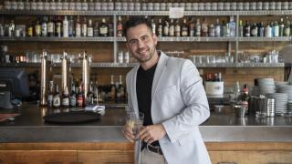 Álvaro Mazariegos es abstemio y no bebe alcohol desde hace un año.