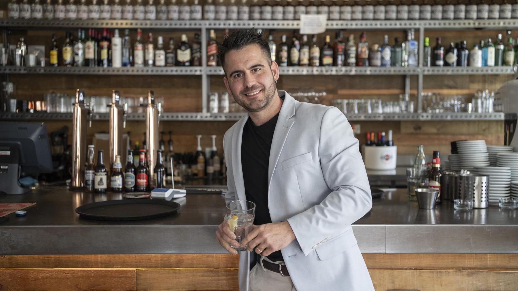 Álvaro Mazariegos es abstemio y no bebe alcohol desde hace un año.