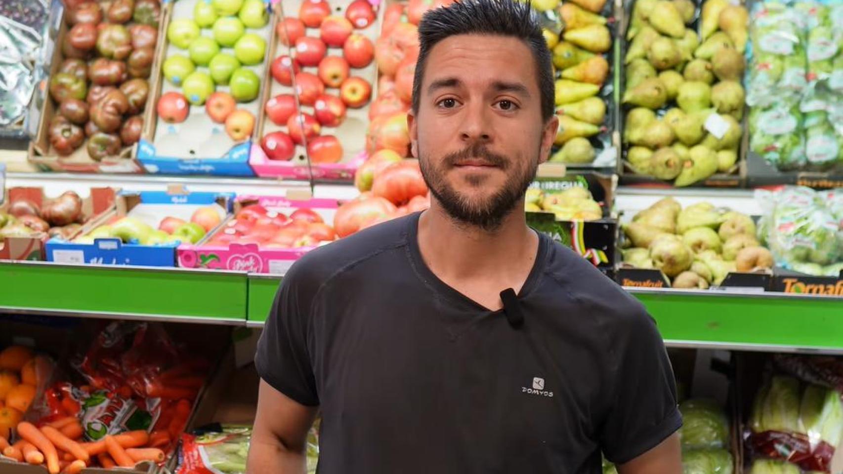 Juan, dueño de una frutería en Sevilla