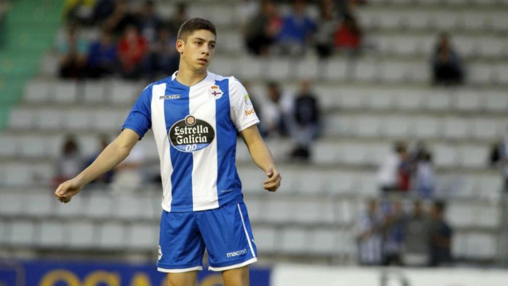 Fede Valverde, durante un partido con el Deportivo de La Coruña.