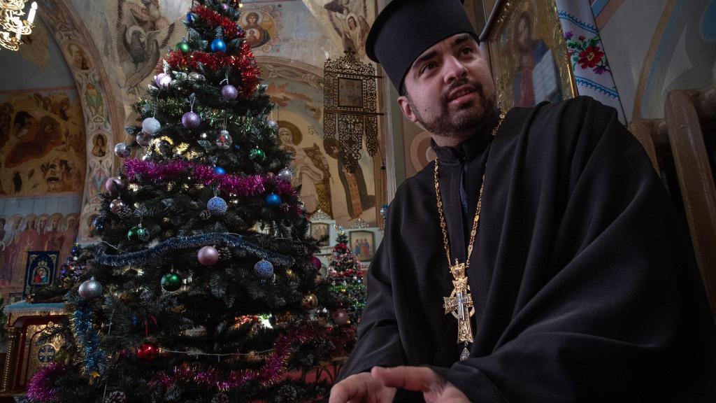 Padre Ivan, sacerdote que dirige a Igreja Ortodoxa na cidade de Ivankov desde maio de 2022.