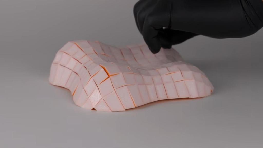 Estructura 3D formada al tirar de un hilo