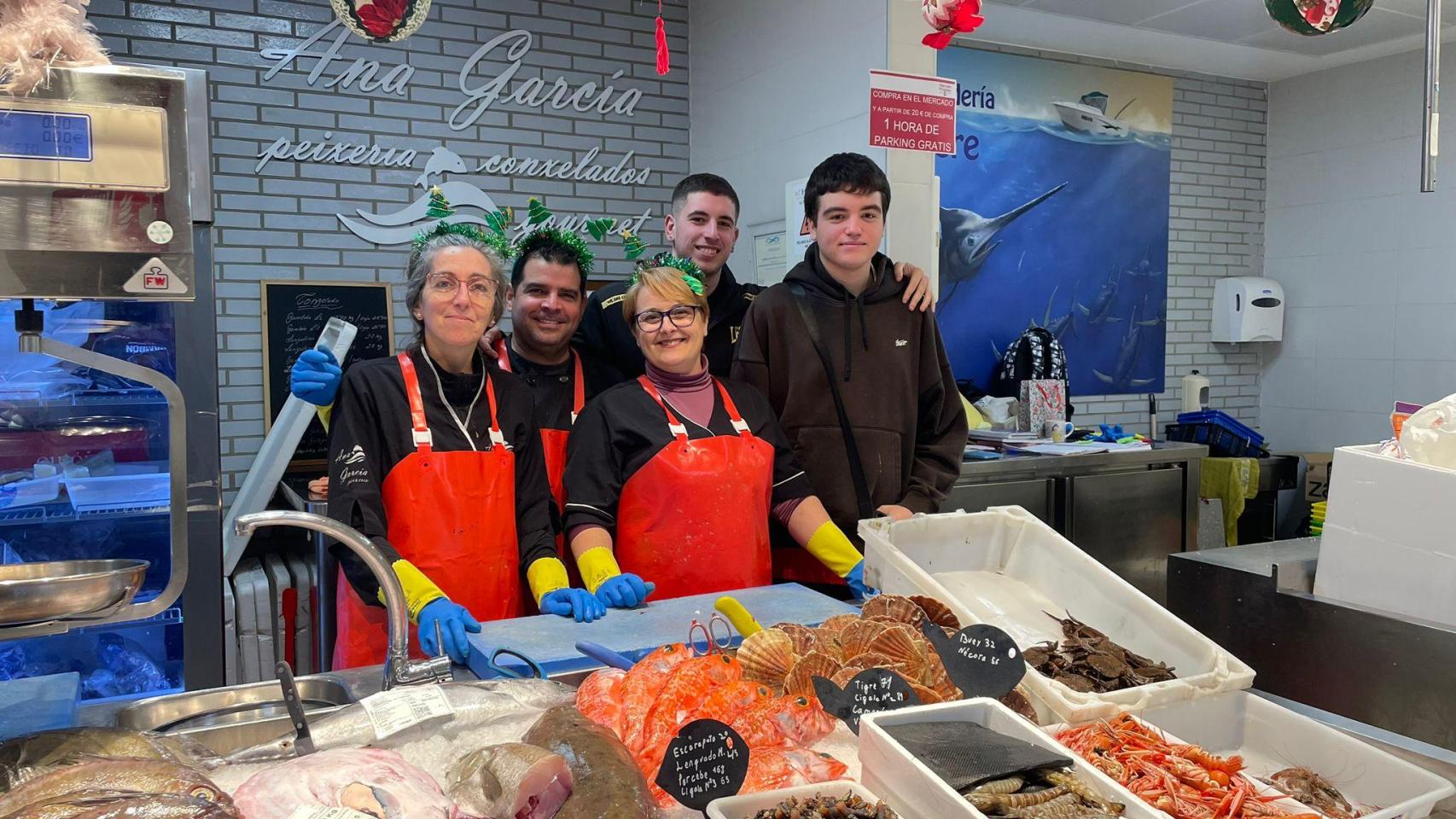 Un puesto de la plaza del Mercado do Progreso, en Vigo. A 24 de diciembre de 2025.