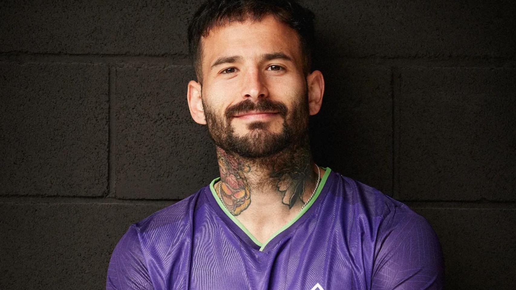 Rubén García, con la camiseta de su club de eSports, Guasones