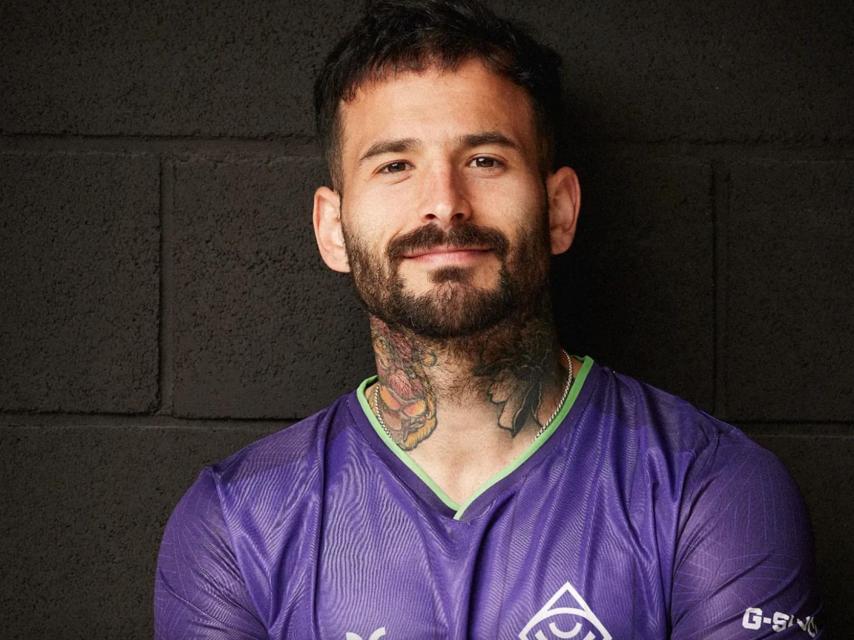 Rubén García, con la camiseta de su club de eSports, Guasones
