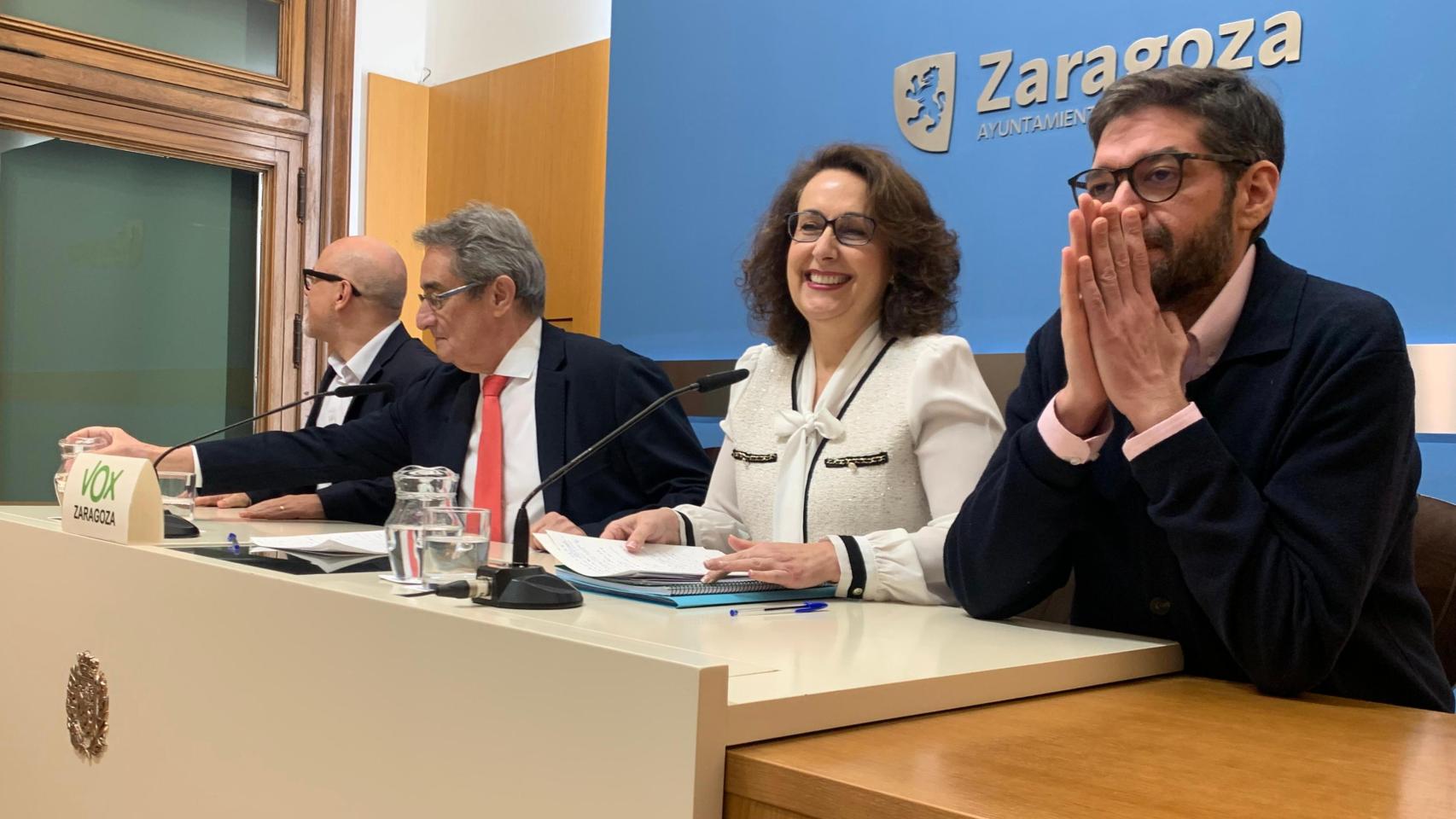 Los cuatro concejales de Vox en el Ayuntamiento de Zaragoza, este viernes.
