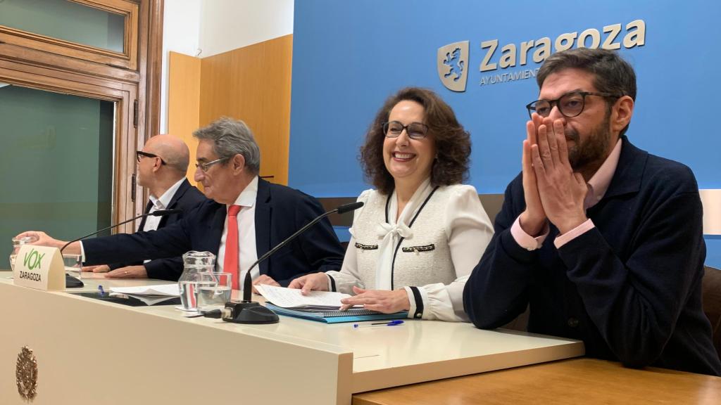 Los cuatro concejales de Vox en el Ayuntamiento de Zaragoza, este viernes.