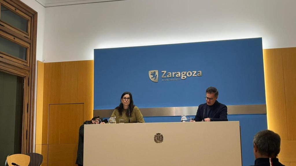 El concejal de Urbanismo, Infraestructuras, Energía y Vivienda, Víctor Serrano, y la concejala de Medio Ambiente y Movilidad, Tatiana Gaudes.