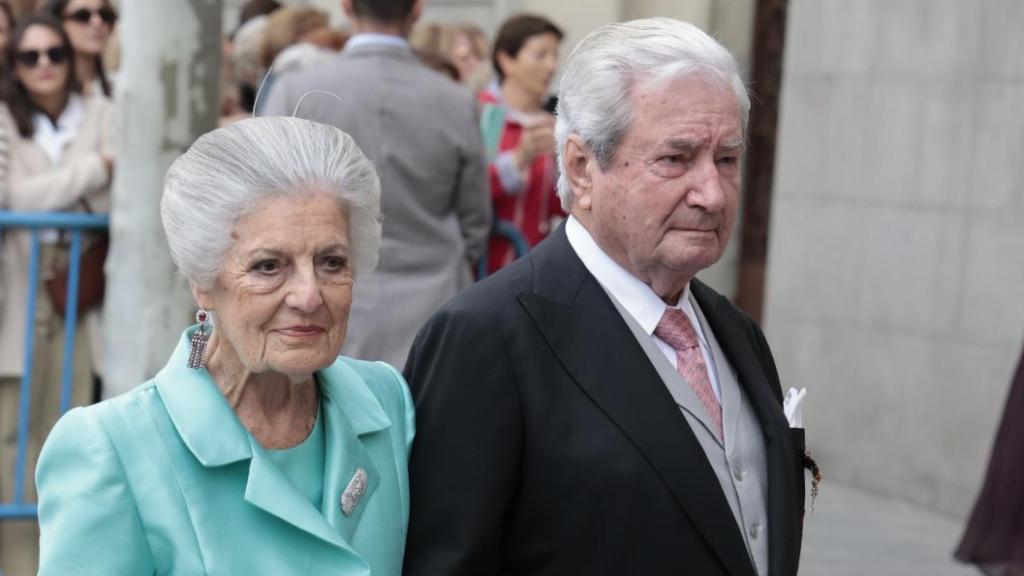 Sois de Borbón-Dos Sicilias y Borbón-Parma y su marido, Iñigo Moreno de Artega.