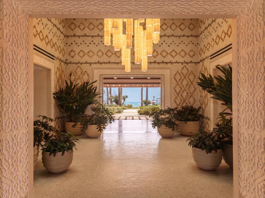 Entrada al hotel Royal Mansour Tamuda Bay.