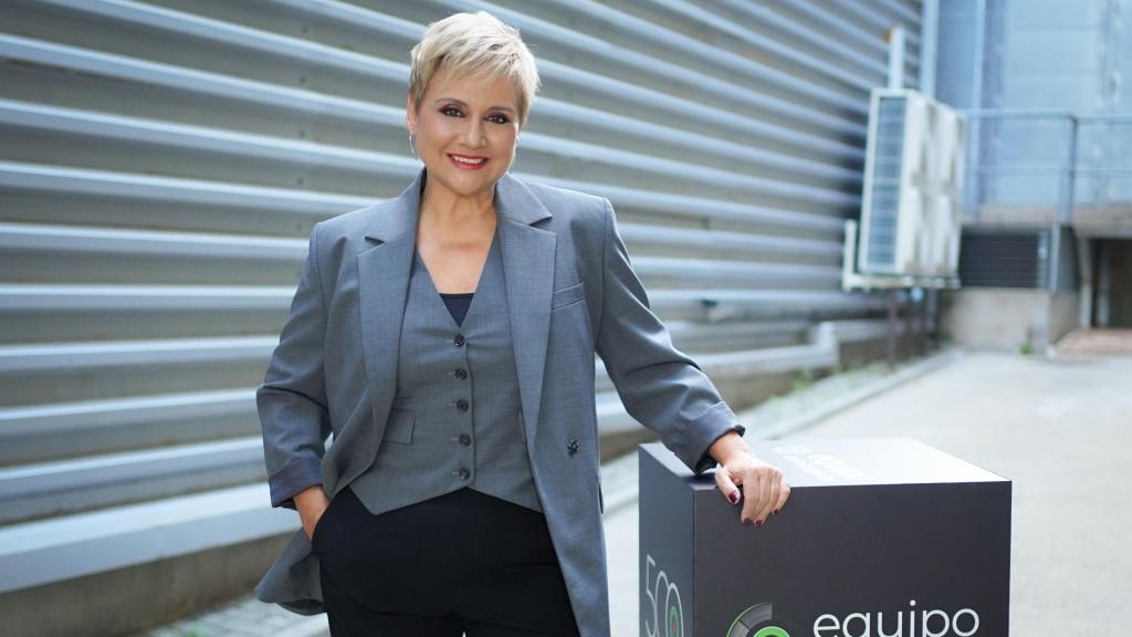 Gloria Serra posando en Equipo de Investigación.