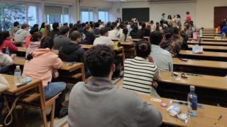 Aspirantes al MIR el día del examen.