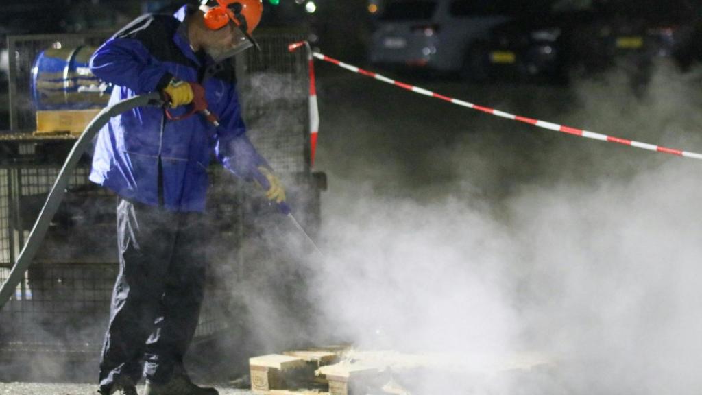 Empleado haciendo turno de noche