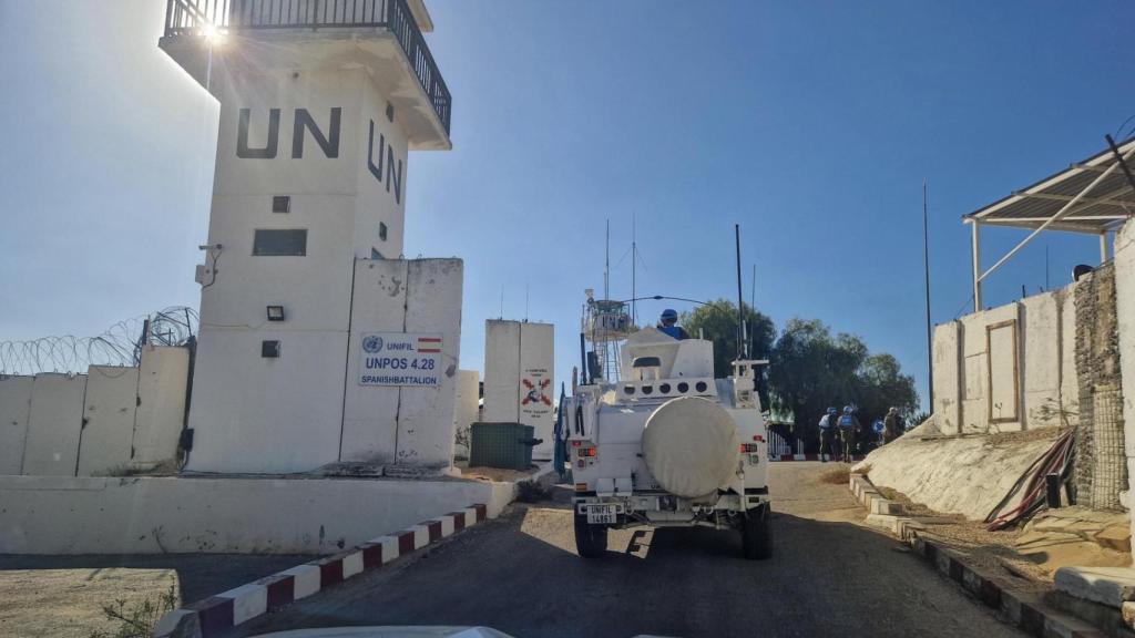 La patrulla regresa a la posición 4-28.