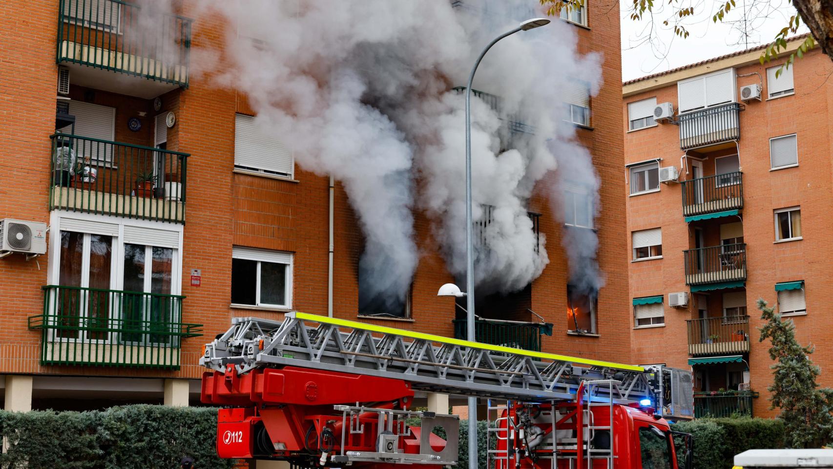El incendio se declaró en uno de los primeros pisos del número 3 de la avenida de Portugal.