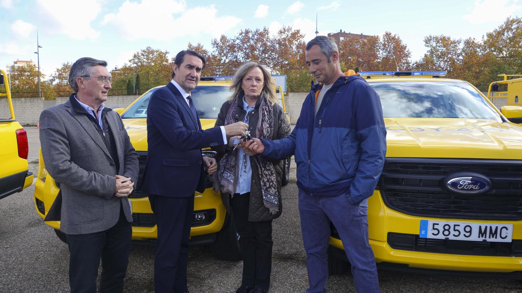 El consejero de Medio Ambiente, Vivienda y Ordenación del Territorio, Juan Carlos Suárez-Quiñones, durante la entrega de los 11 nuevos vehículos forestales 4x4, este viernes