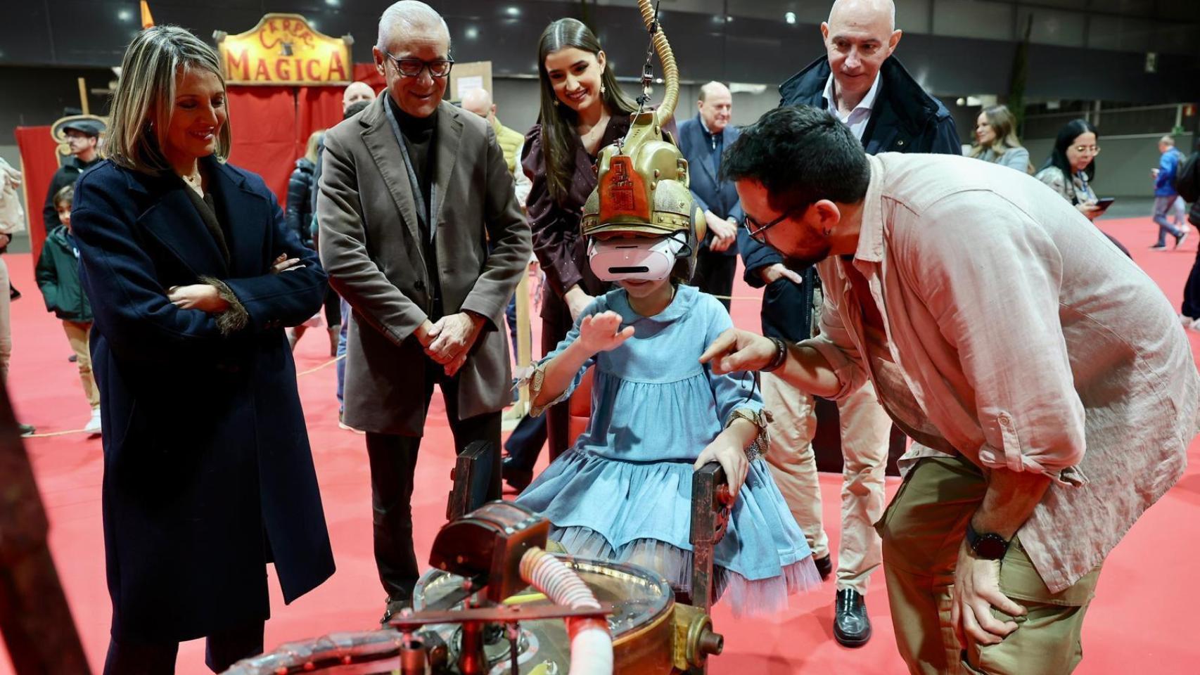 La fallera mayor infantil de Valencia, en Expojove.