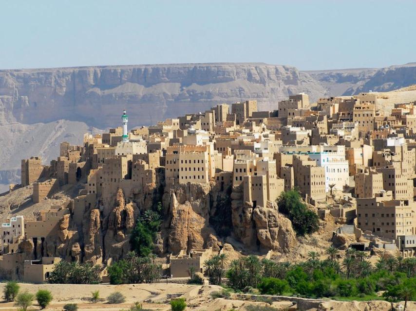 Vista a la ciudad de Seiyun, Valle de Hadramaut, Yemen.