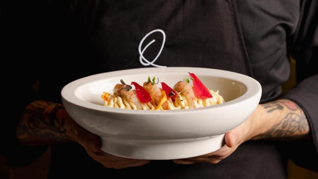 Ensaladilla rusa con encurtidos de Qorte.