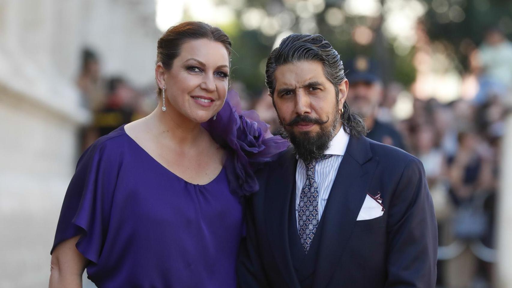 La cantante Niña Pastori junto a su marido, Chaboli, en una imagen de archivo.