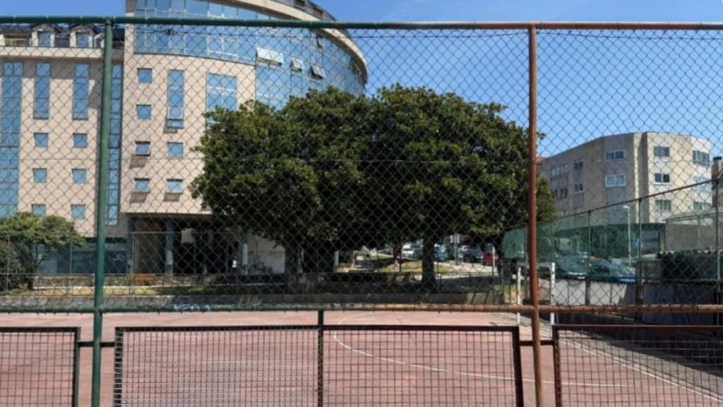 Pista deportiva de O Temple en Cambre.