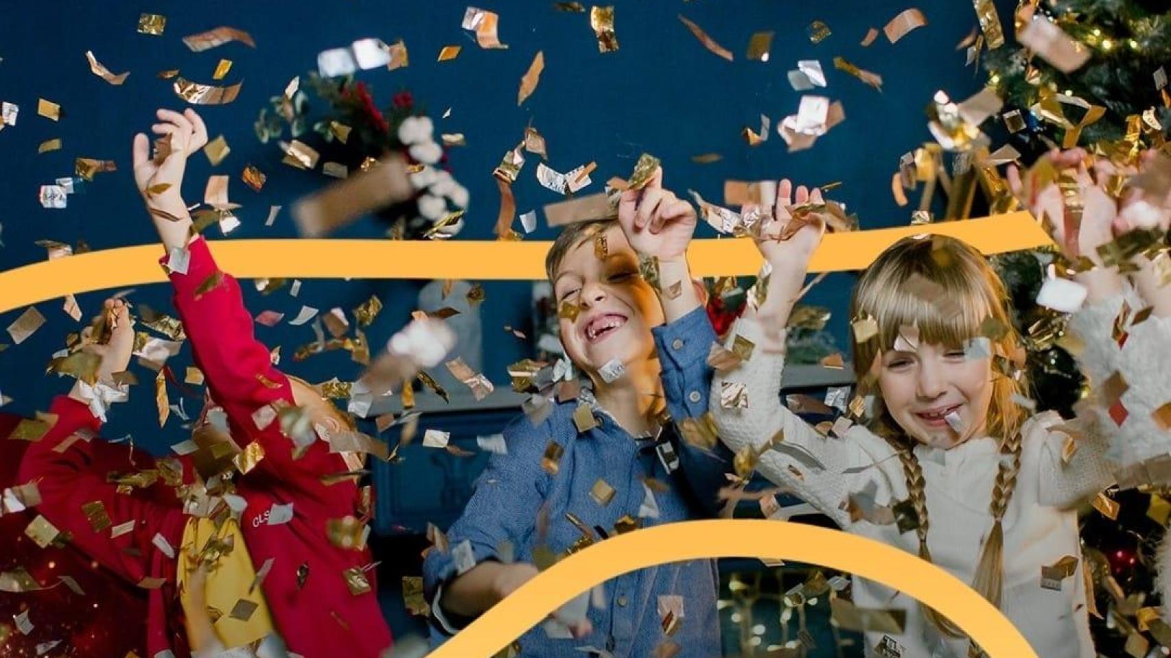 Imagen de unos niños disfrutando de la Navidad en el cartel de la Pre-Nochevieja de Vallsur