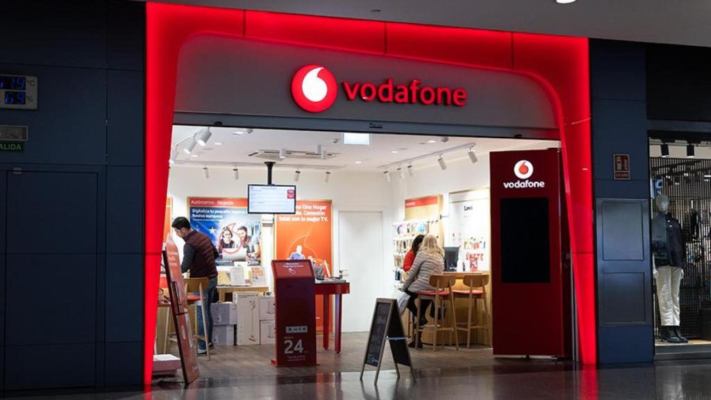 Una tienda Vodafone en un centro comercial.