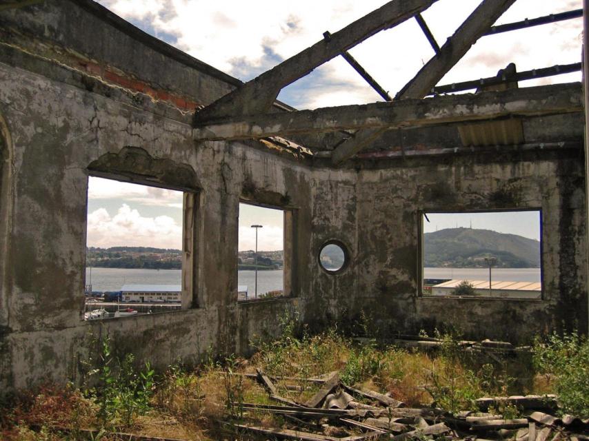Interior de la fábrica tras su abandono. https://es.wikipedia.org