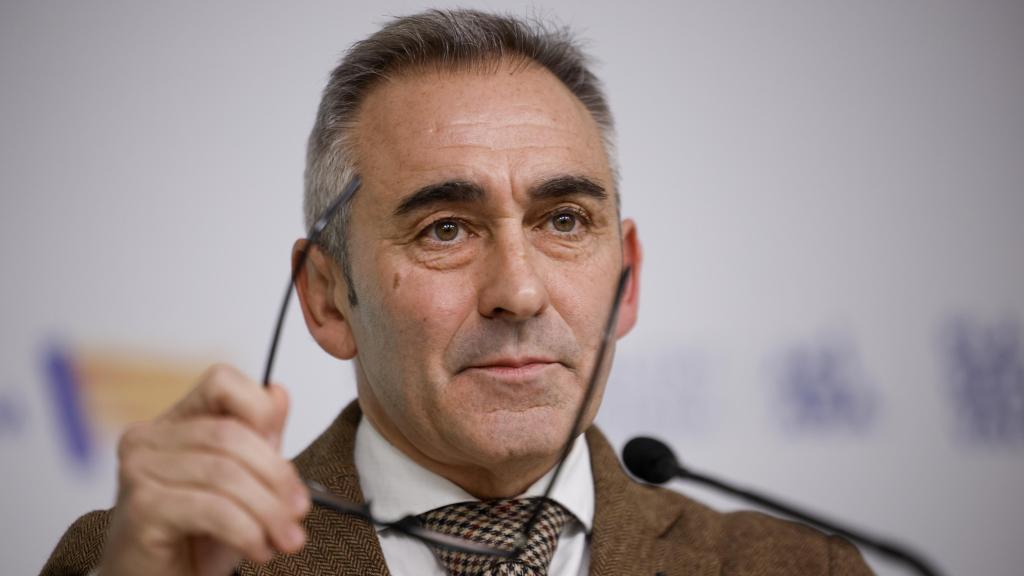 El portavoz del Consell, Miguel Barrachina, durante la rueda de prensa ofrecida tras la sesión plenaria semanal del Gobierno valenciano. Efe / Biel Aliño