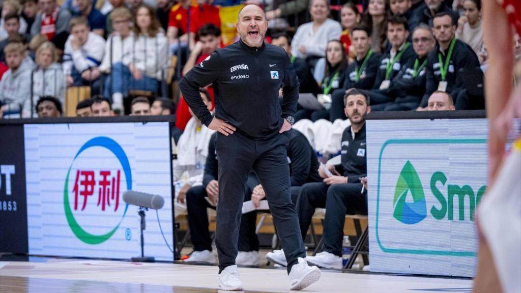 Chus Mateo, en su primer partido como seleccionador nacional ante Dinamarca.