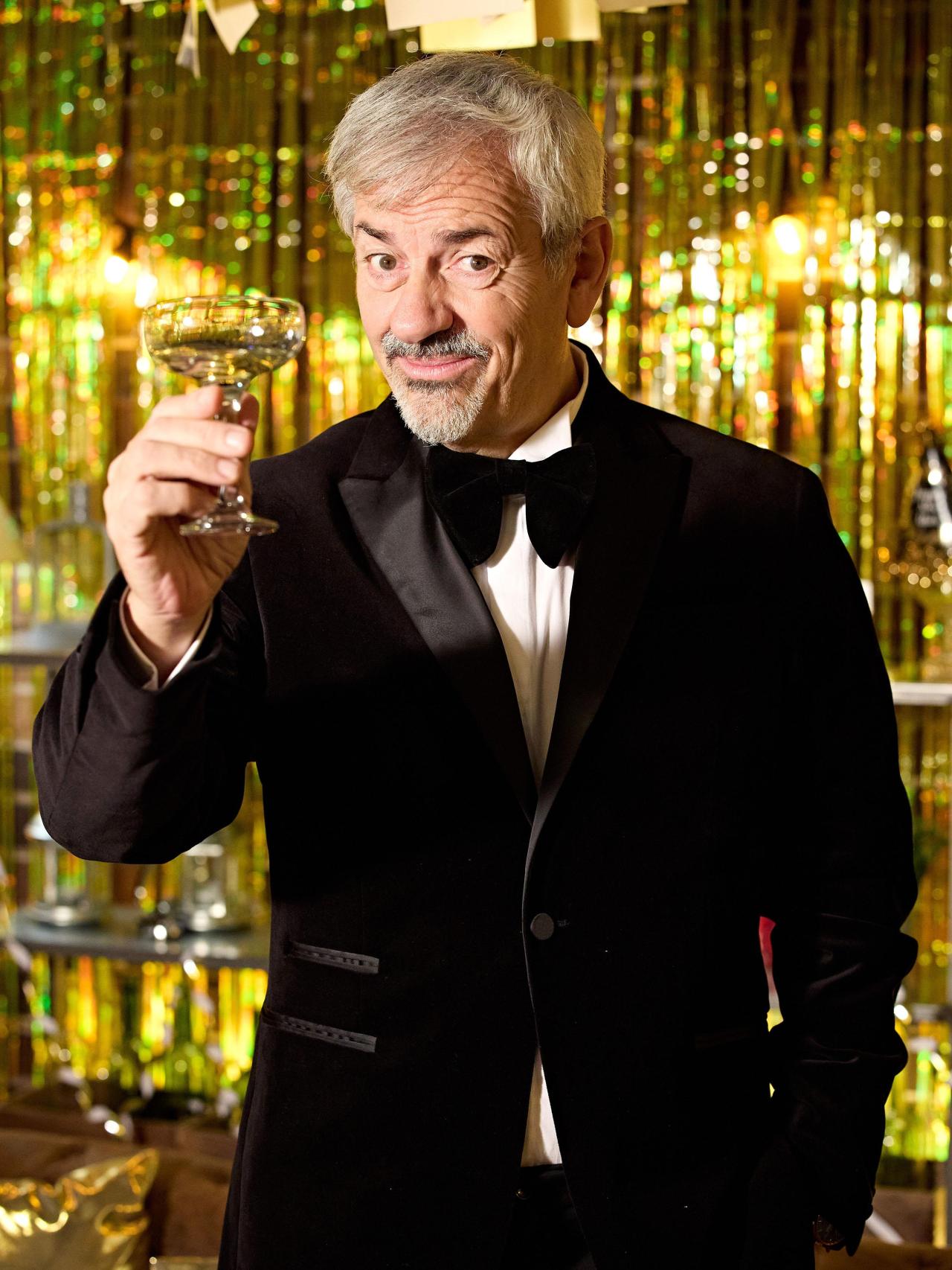 Carlos Sobera con las uvas preparadas para las campanadas.