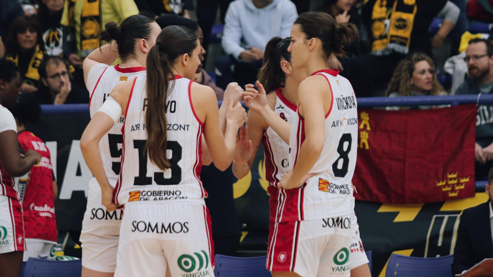 Equipo femenino del Casademont Zaragoza.