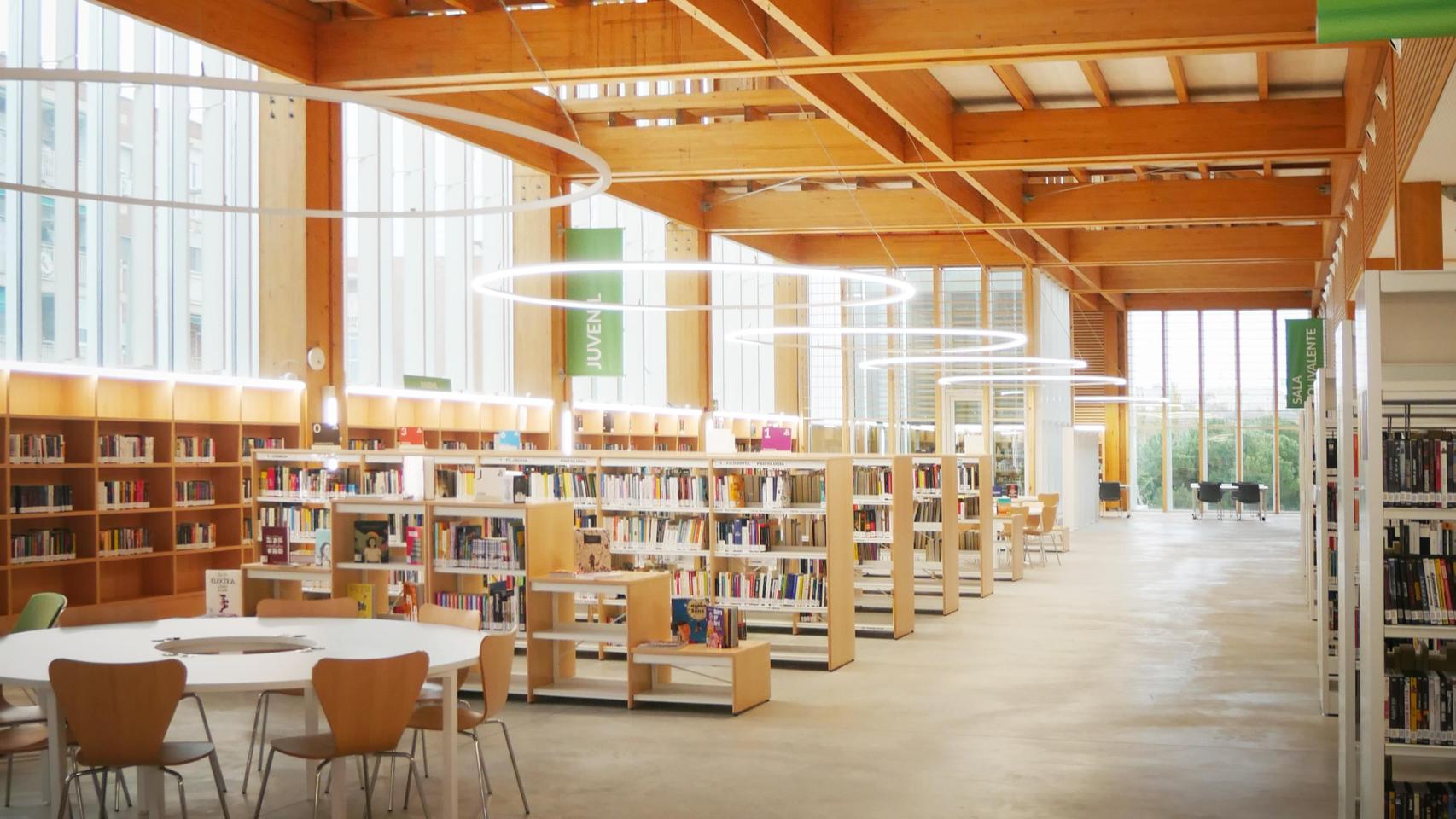 Interior de la Biblioteca de Villaverde. Foto: Igues Boneca
