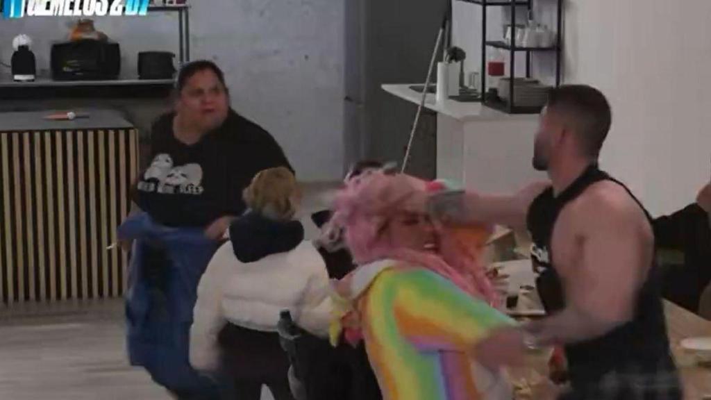 Imagen de violencia en la segunda edición de 'La casa de los gemelos'.