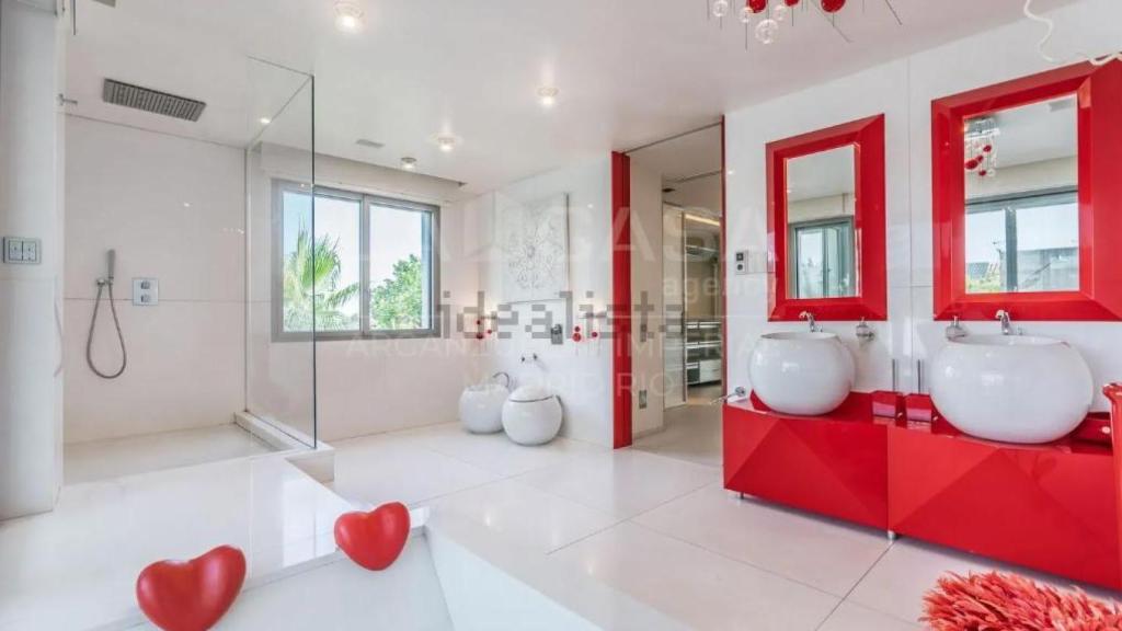 Uno de los baños de la villa.