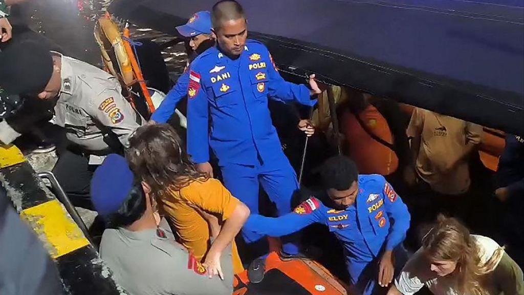 Desaparecidos cuatro miembros de una familia en un naufragio en Balí.