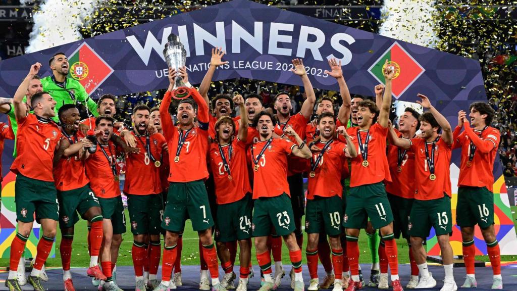 Los jugadores de Portugal celebran la Nations League.