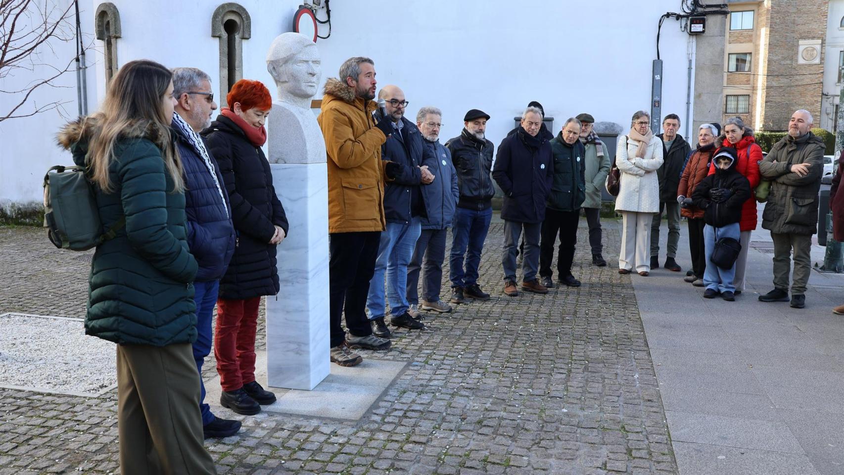 Inauguración del busto en homenaje a Moncho Reboiras, víctima del franquismo, en Lugo, a 27 de diciembre de 2025.