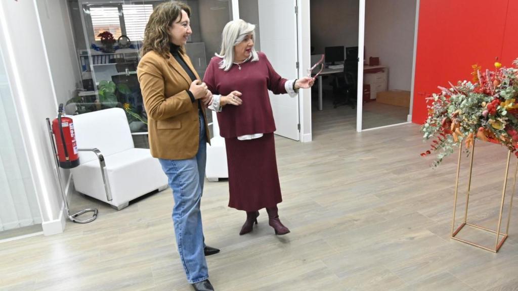 Elena García Zalve, a la izquierda, junto a María Ángeles Sánchez.