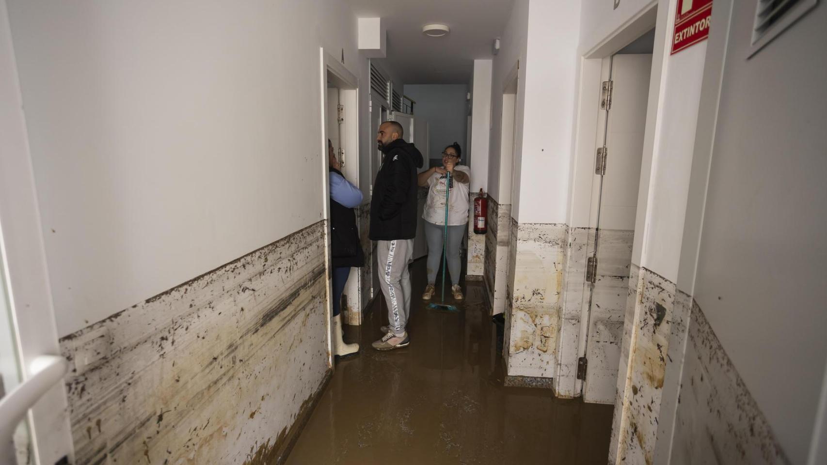 Vecinos agotados con la limpieza.