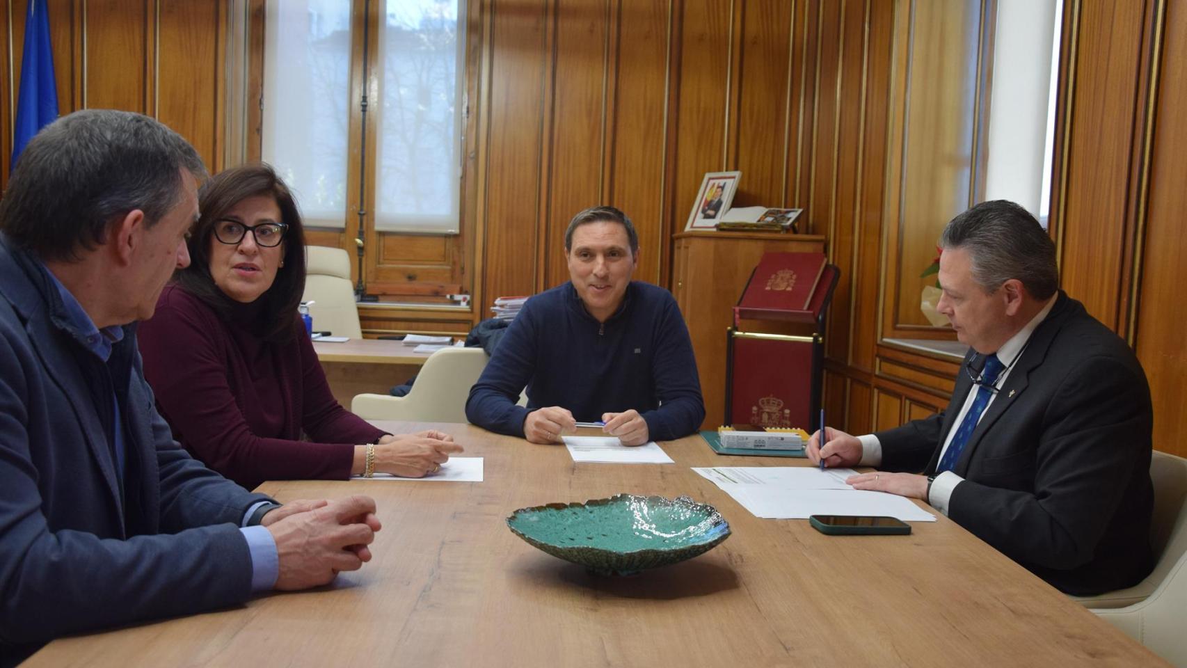 Firma del acuerdo entre la Diputación de Cuenca y Globalcaja.