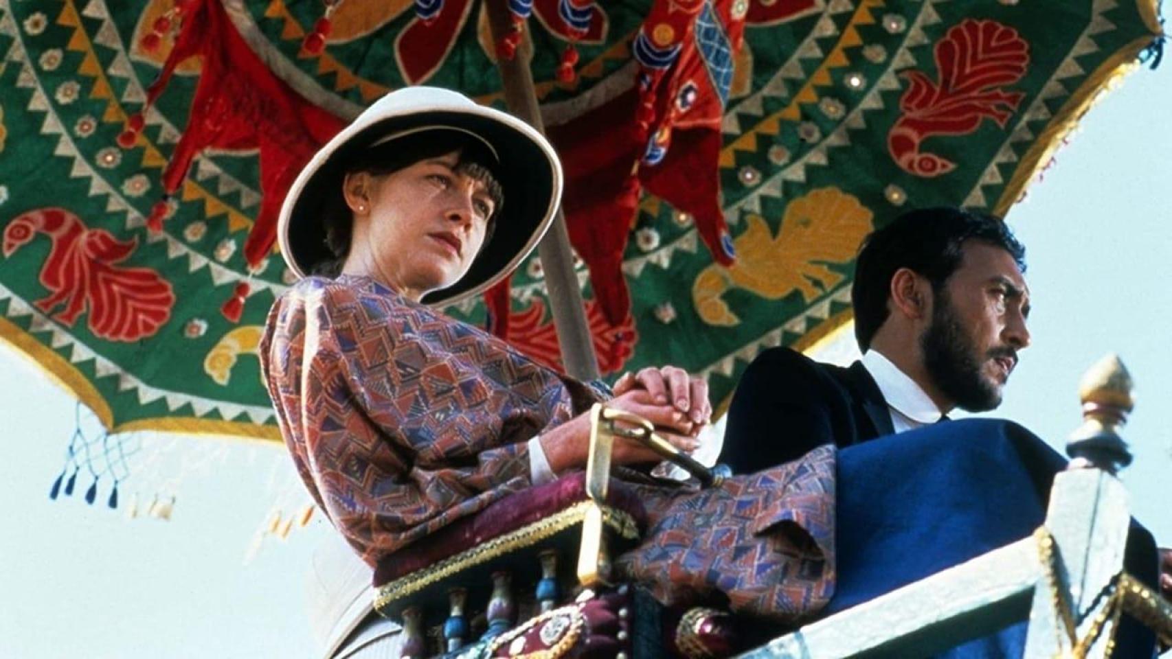 Judy Davis y Victor Banerjee en la película 'Pasaje a la India' (David Lean, 1984)