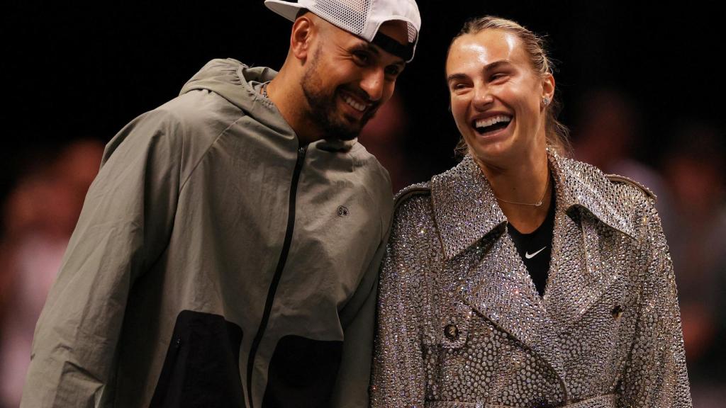 Kyrgios y Sabalenka, sonrientes antes del partido.