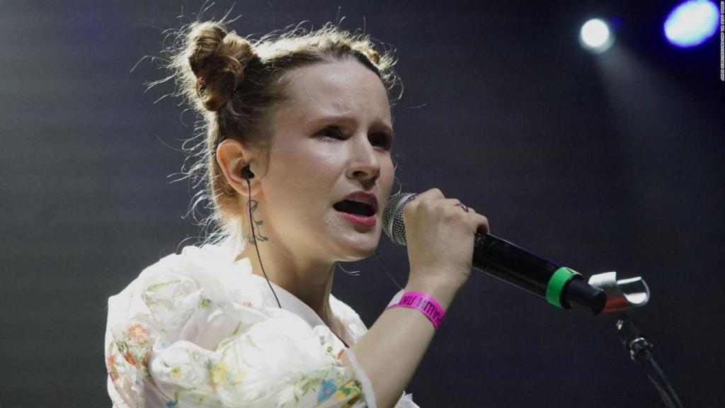 Monetochka, la cantante rusa que desafía a Putin y denuncia la guerra en Ucrania.