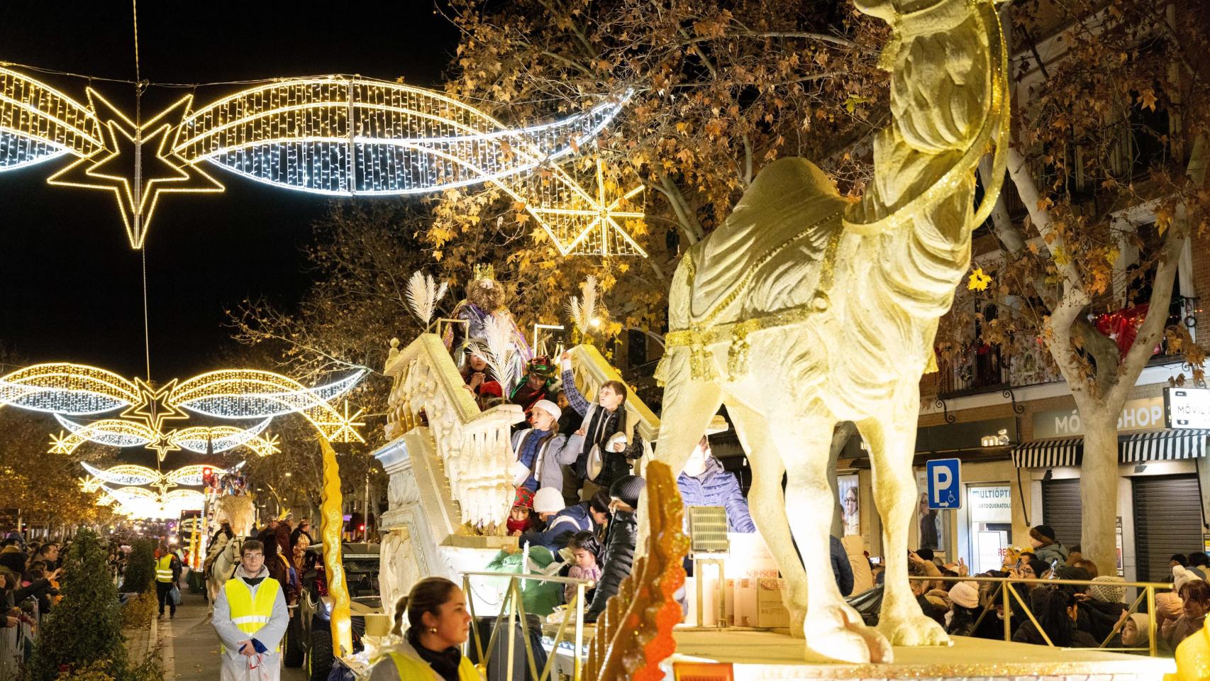 Las carrozas de los Reyes Magos irán acompañadas de pasacalles, teatro y música.