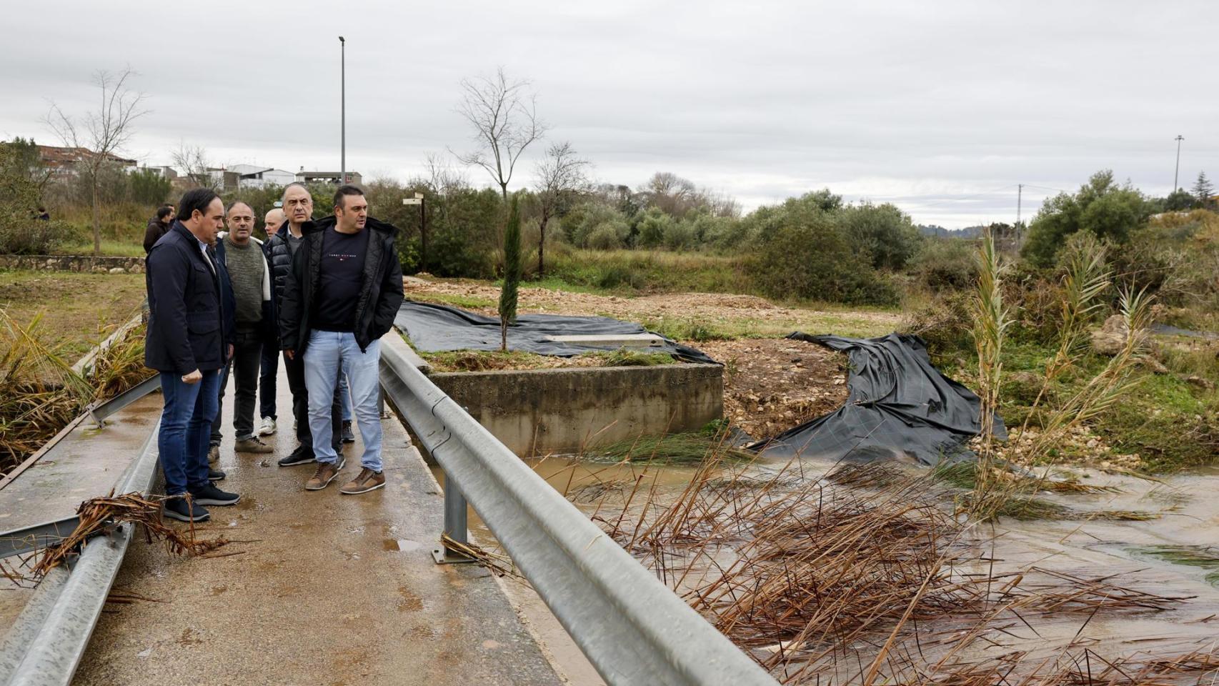 El presidente de la Generalitat, Juanfran Pérez Llorca, durante su visita este lunes a Barxeta.