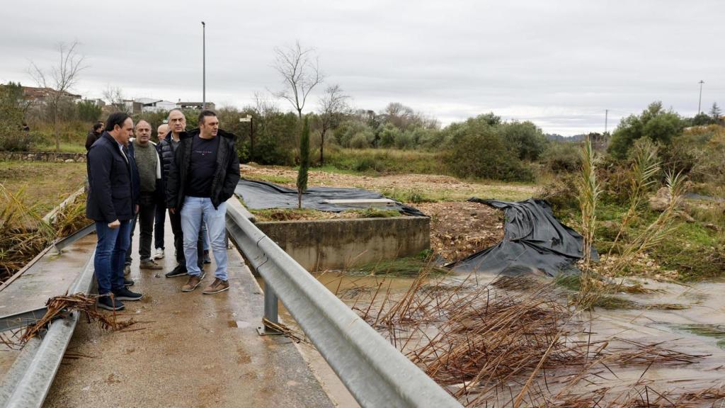 El presidente de la Generalitat, Juanfran Pérez Llorca, durante su visita este lunes a Barxeta.