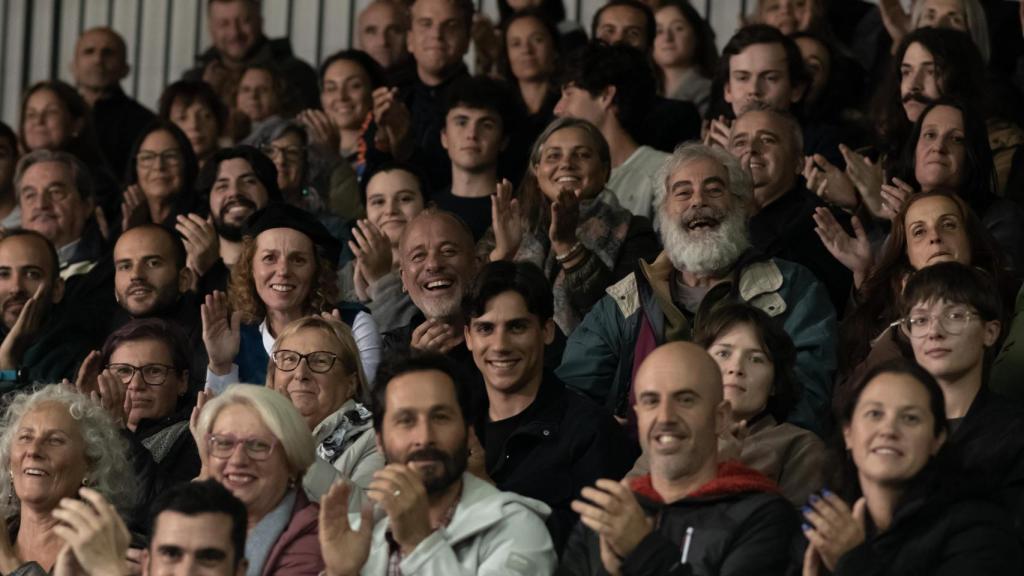 Una imagen de 'Rondallas', con María Vázquez y Javier Gutiérrez en el centro