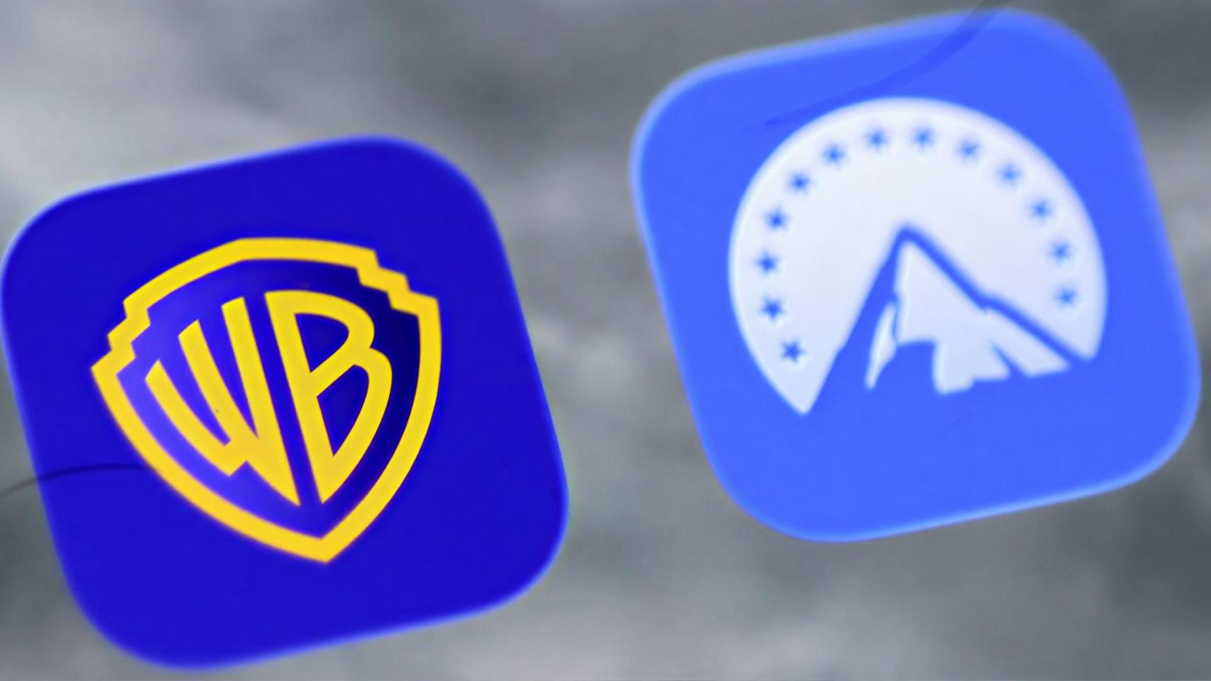 Los logotipos de las aplicaciones de Warner Bros y Paramount en una pantalla de un 'smartphone'.