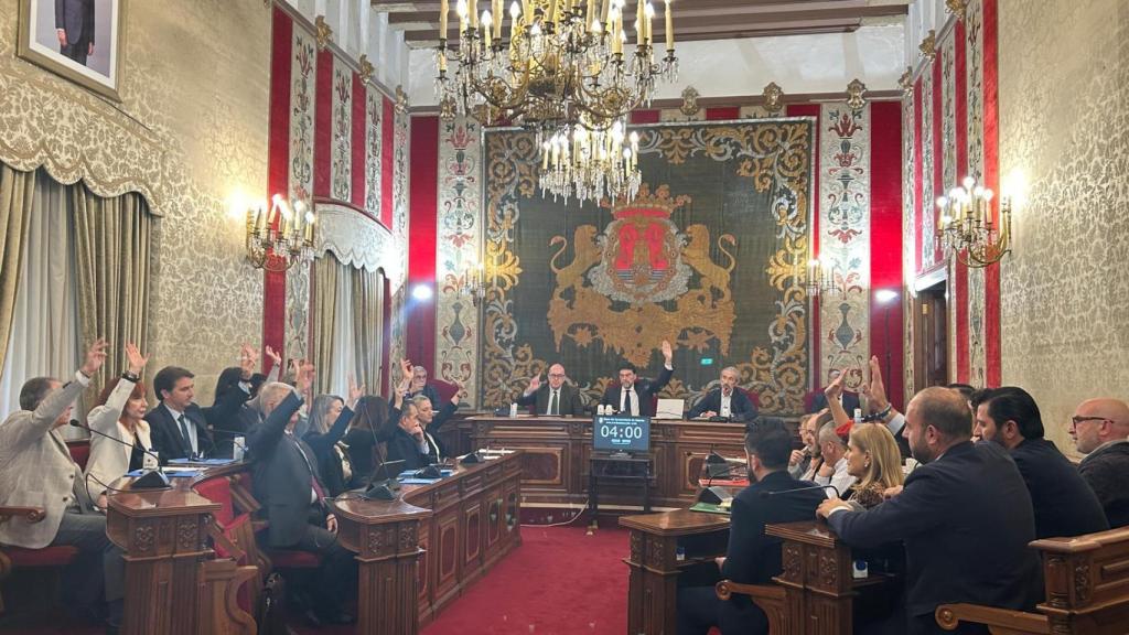 Votación de los Presupuestos de 2026 en el Ayuntamiento de Alicante.